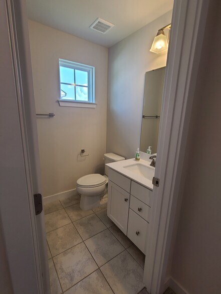 Building Photo - 1430 Carderock Springs Dr