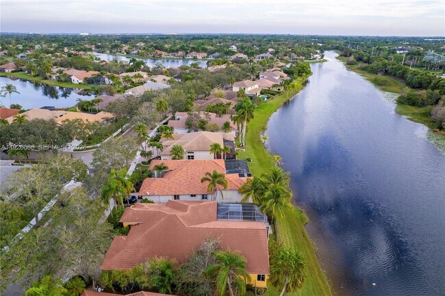 Building Photo - 2893 Oakbrook Dr