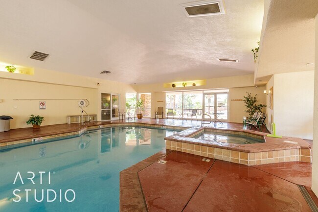 Building Photo - Stunning 3-Bedroom Home with Private Backy...
