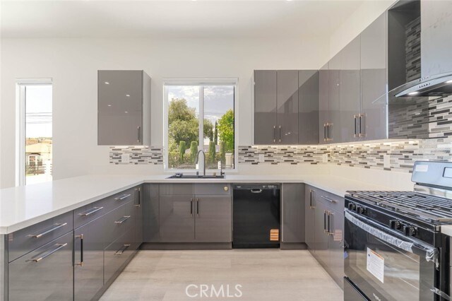 Building Photo - 10654 Nassau Ave