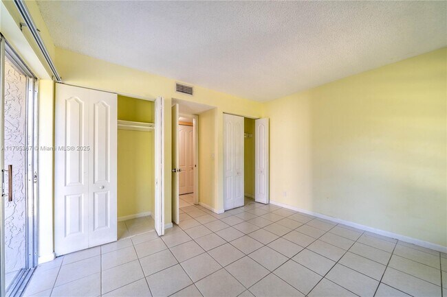 Building Photo - 3100 Riverside Dr
