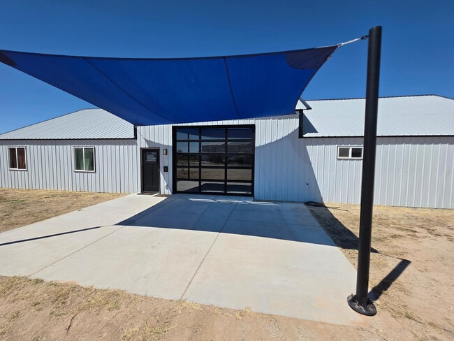 Building Photo - 2061 W Daniel Rd
