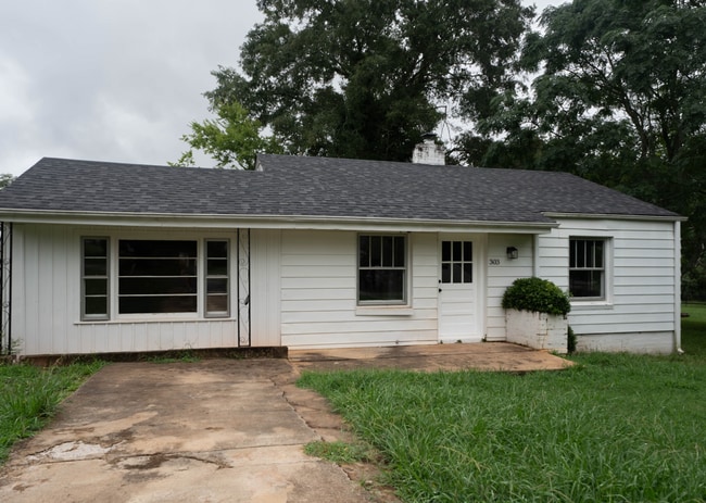 Building Photo - 3 Bedroom, 1 Bath Home in Pendleton