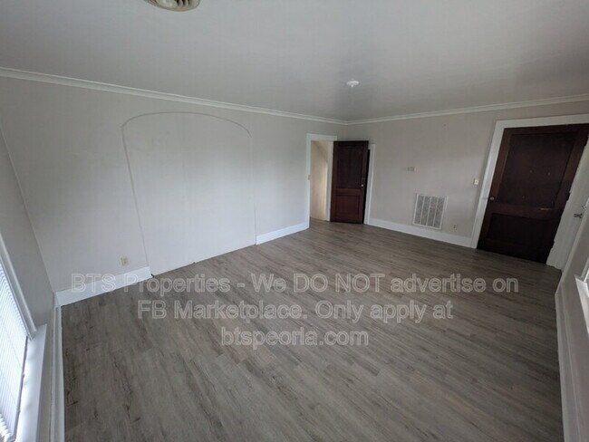 Building Photo - 1532 W Barker Ave