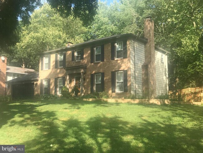 Building Photo - 2223 Abbotsford Dr