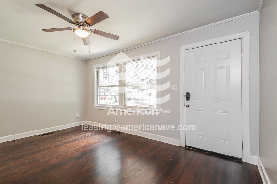 Building Photo - 4624 E 3rd St