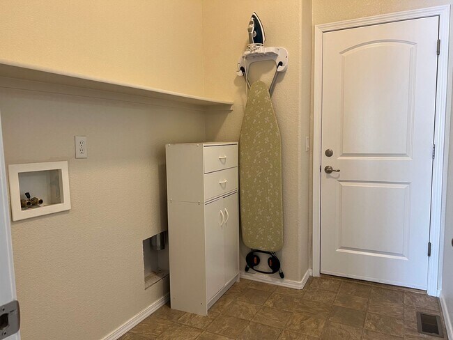 Building Photo - Very Nice 4-Bdrm Rancher in Meridian Ranch