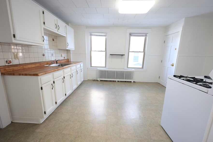 Building Photo - 31 June St