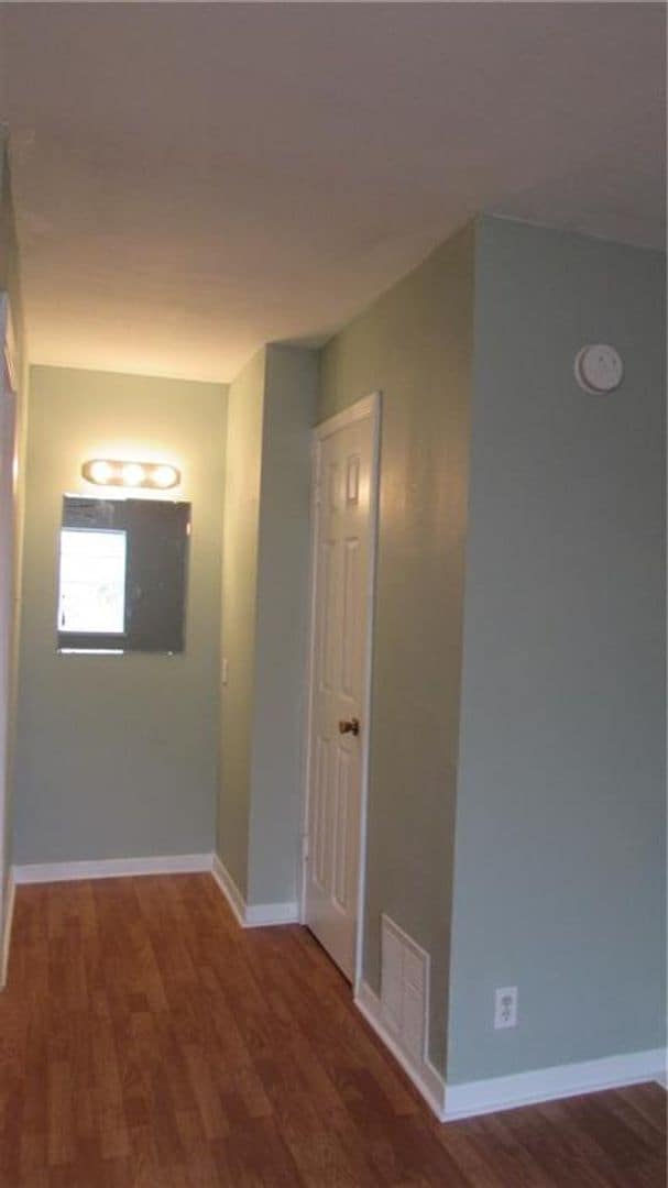 Building Photo - 2208 Mission Hill Dr