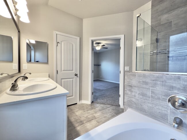 Building Photo - 13877 Paseo Perlas Dr