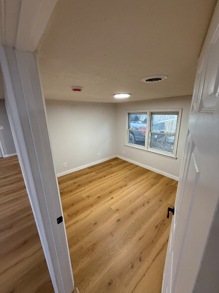 Building Photo - 2139 W Walnut St