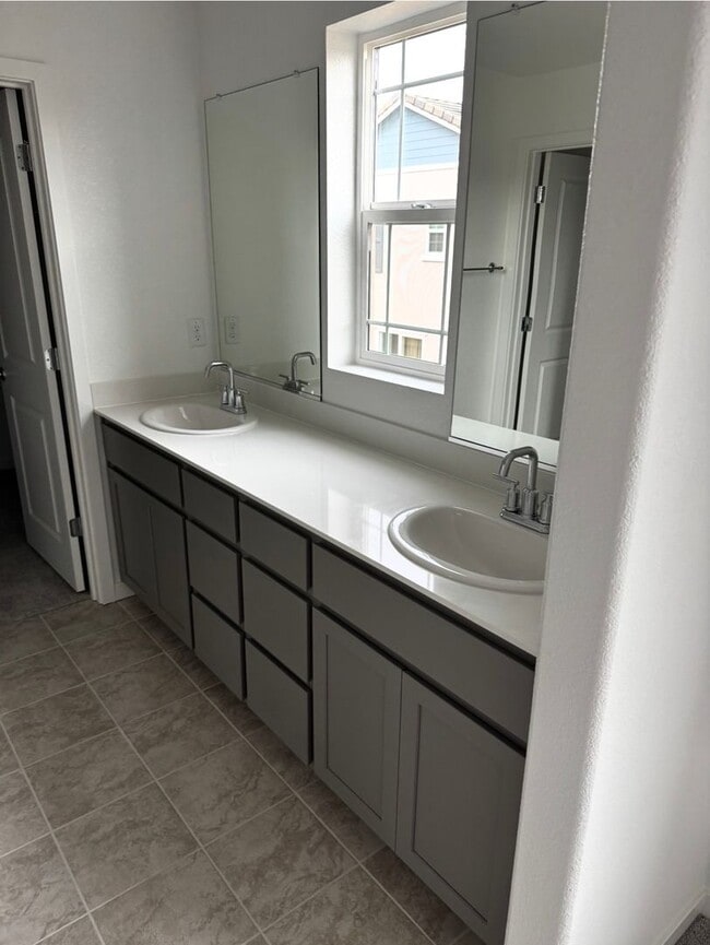 Building Photo - Brand-New 3 Bedroom Home in Elk Grove School District