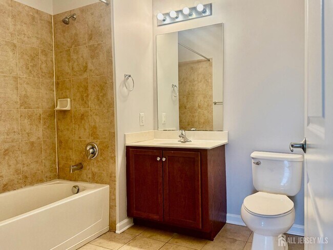 Building Photo - 531 Doral Ct