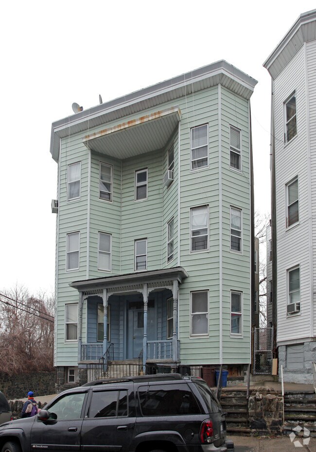 Building Photo - 30 Caroline Ave