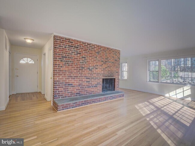 Building Photo - 31 Fort Williams Pkwy