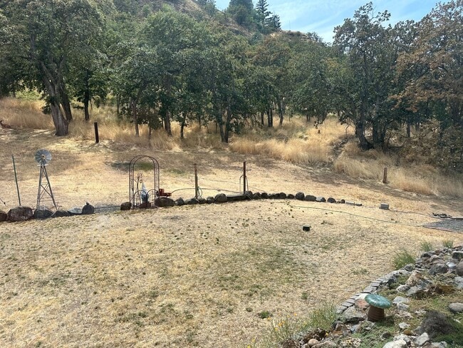 Building Photo - 3 Bedrooms | 2 Bath Home in The Dalles, OR