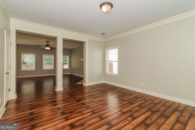 Building Photo - 231 Parkmont Way
