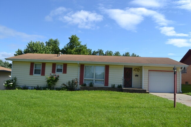 Building Photo - Remodeled 3-4 Br, 2 Bath Ranch style home, fenced in yard, garage, patio, full basement