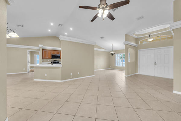 Building Photo - 729 SW Sardinia Ave