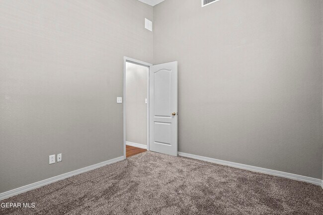 Building Photo - 3236 Sunset Point Dr