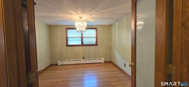 Building Photo - 453 Strickland St