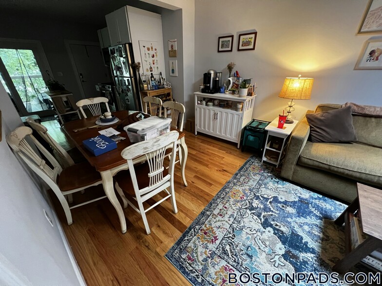 Building Photo - 372 Oxford St