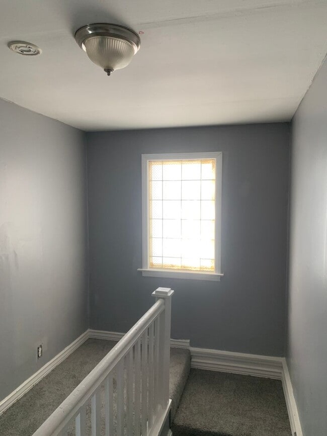 Building Photo - Updated Home In Detroit