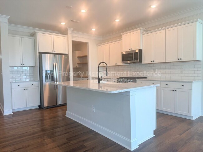 Building Photo - 16 Clear Creek Cir