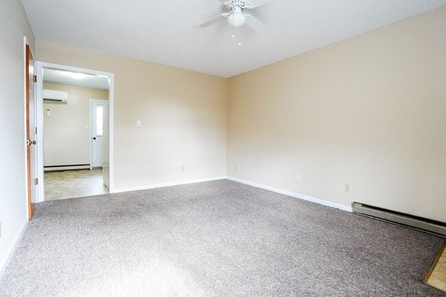 Building Photo - Updated 2BR with Private Entry, Spacious Yard, & Washer and Dryer Included