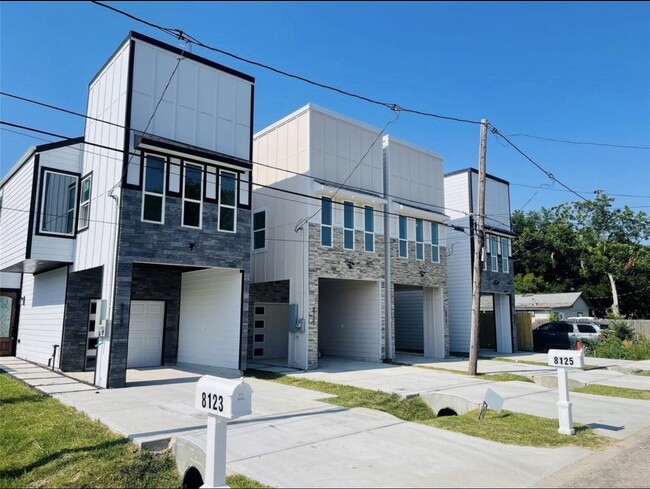 Building Photo - 8131 St Louis St