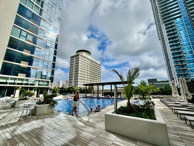Building Photo - 1388 Kapiolani Blvd