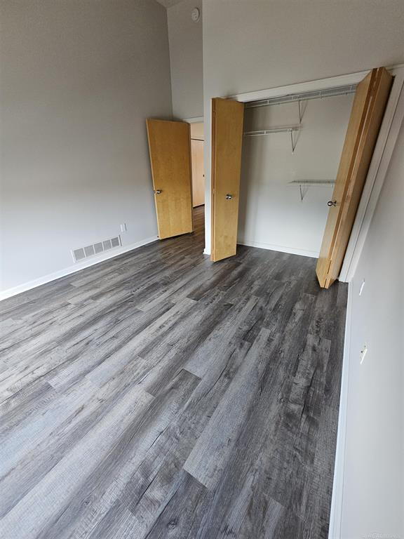 Building Photo - Downtown Mount Clemens Loft 2 Bedroom, 1 Bath Top Floor, Garage. Soaring 20-Foot Ceilings, Dramat...