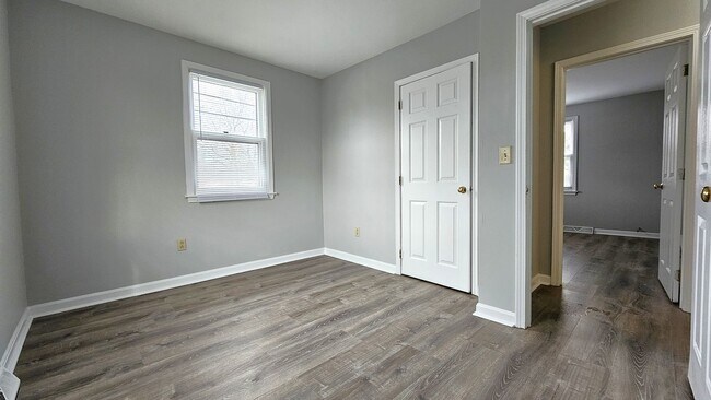 Building Photo - 158 Main St