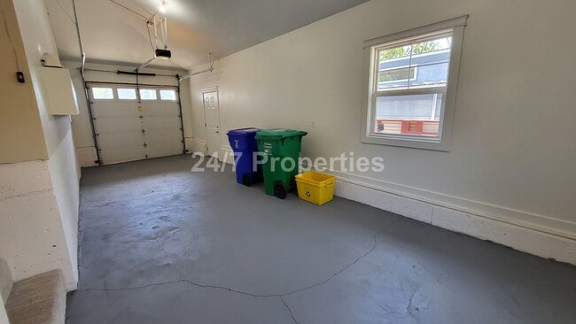 Building Photo - *OPEN HOUSE 6/29* Spacious 4 BD | 3 BA Hom...