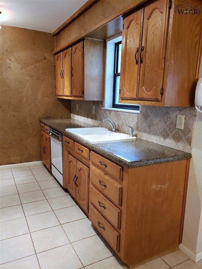 Building Photo - 5011 Sand Beach Rd