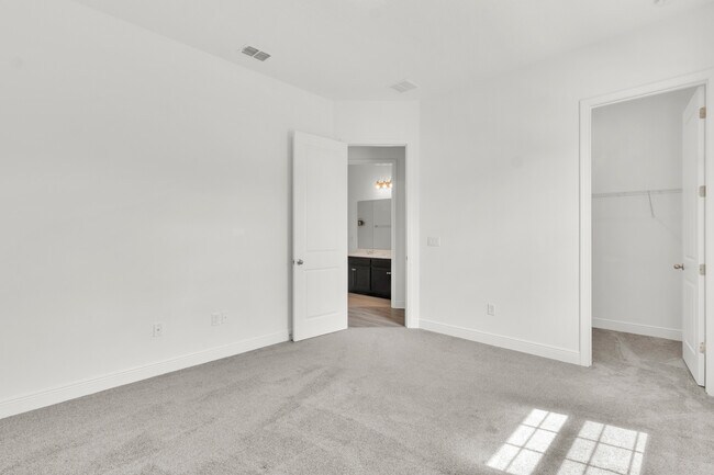 Building Photo - 5404 Golden Apple Dr
