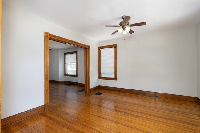 Building Photo - 2892 Markbreit Ave