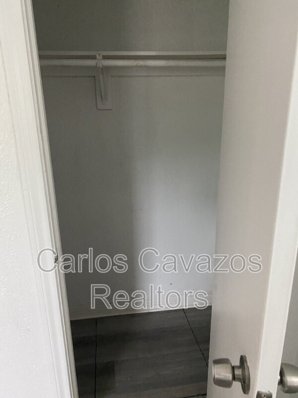 Building Photo - 1617 Meadowbrook Dr