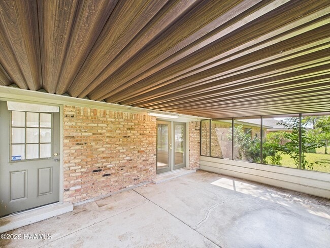 Building Photo - 200 Claymore Dr