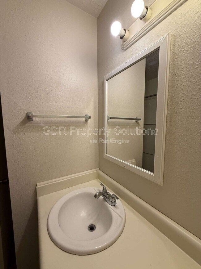 Building Photo - 1928 Buena Vista Dr SE