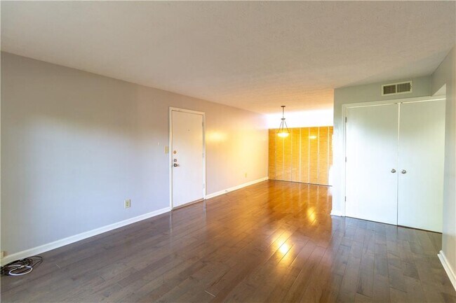 Building Photo - 2955 Seven Pines Ln