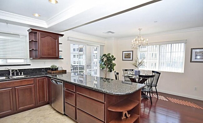 Building Photo - 700 S Ardmore Ave