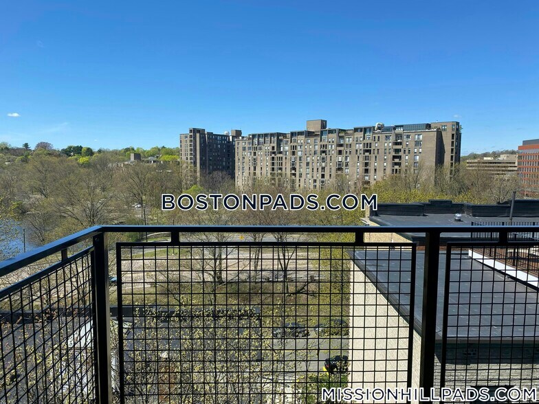 Building Photo - 35 S Huntington Ave