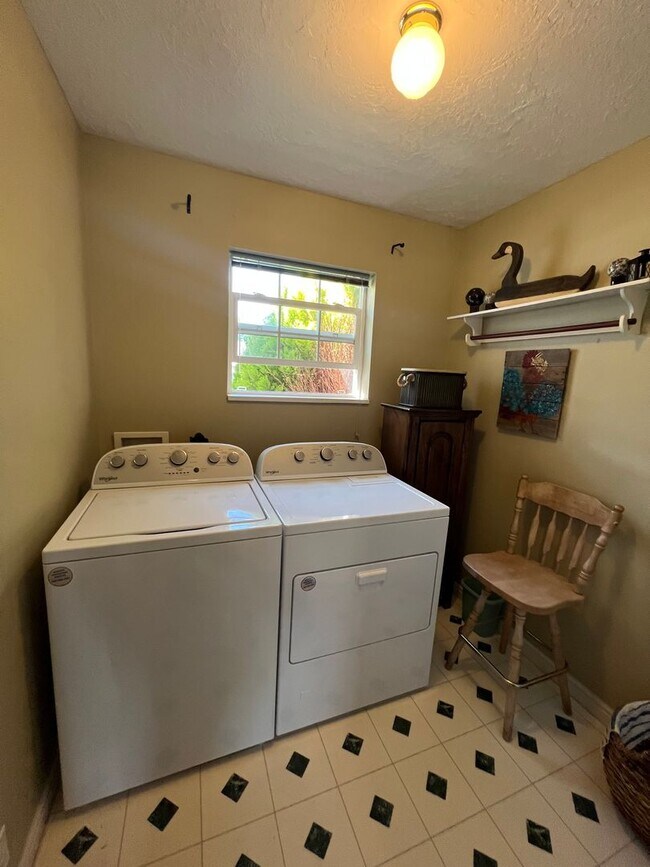 Building Photo - AND-D 1802