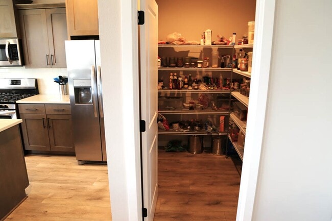 Building Photo - Short Term Leases! Furnished, Low Maintenance, Sweeping Views