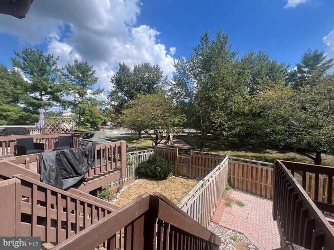 Building Photo - 8008 Broken Reed Ct