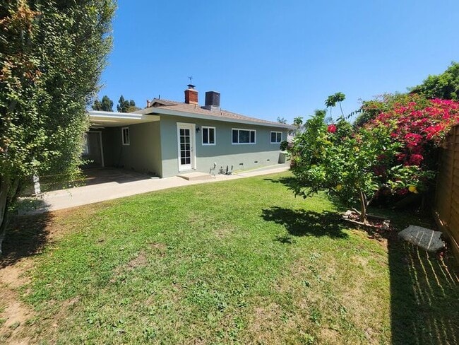 Building Photo - ** Stunning Dream 3 BD / 2 BA HOME w/ Doub...
