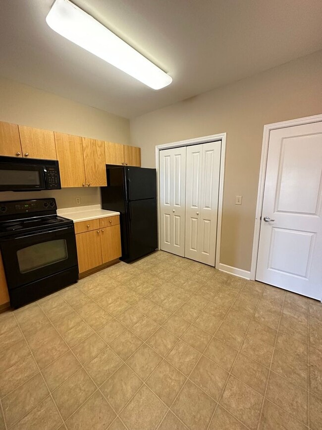 Building Photo - Elon