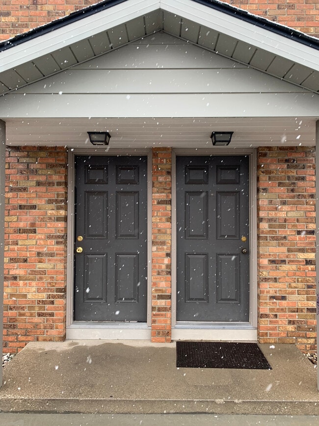 Front entrance - 475 W Mae Rose Ave