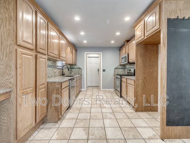 Building Photo - 3900 Hiddleston Cir